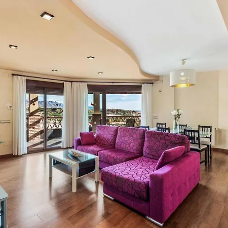 Ana Bella Villa